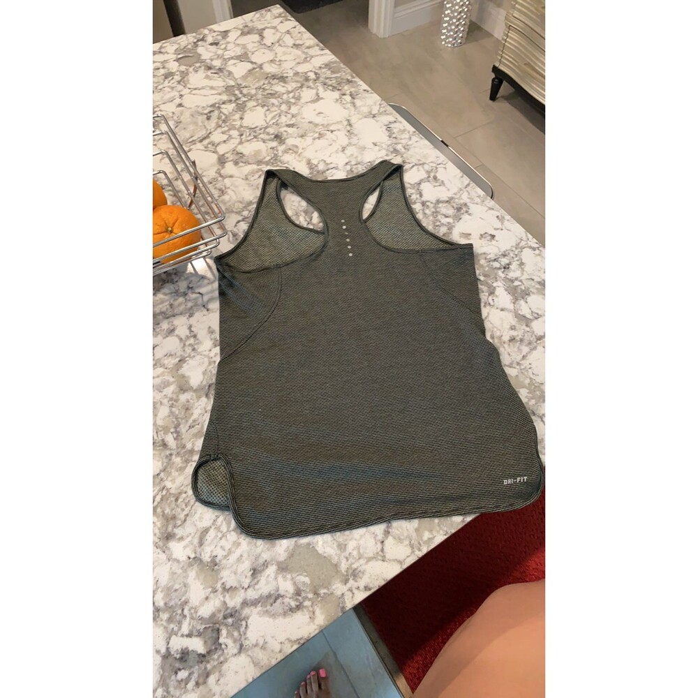 Like new Nike dri-fit top - Picture 2 of 2